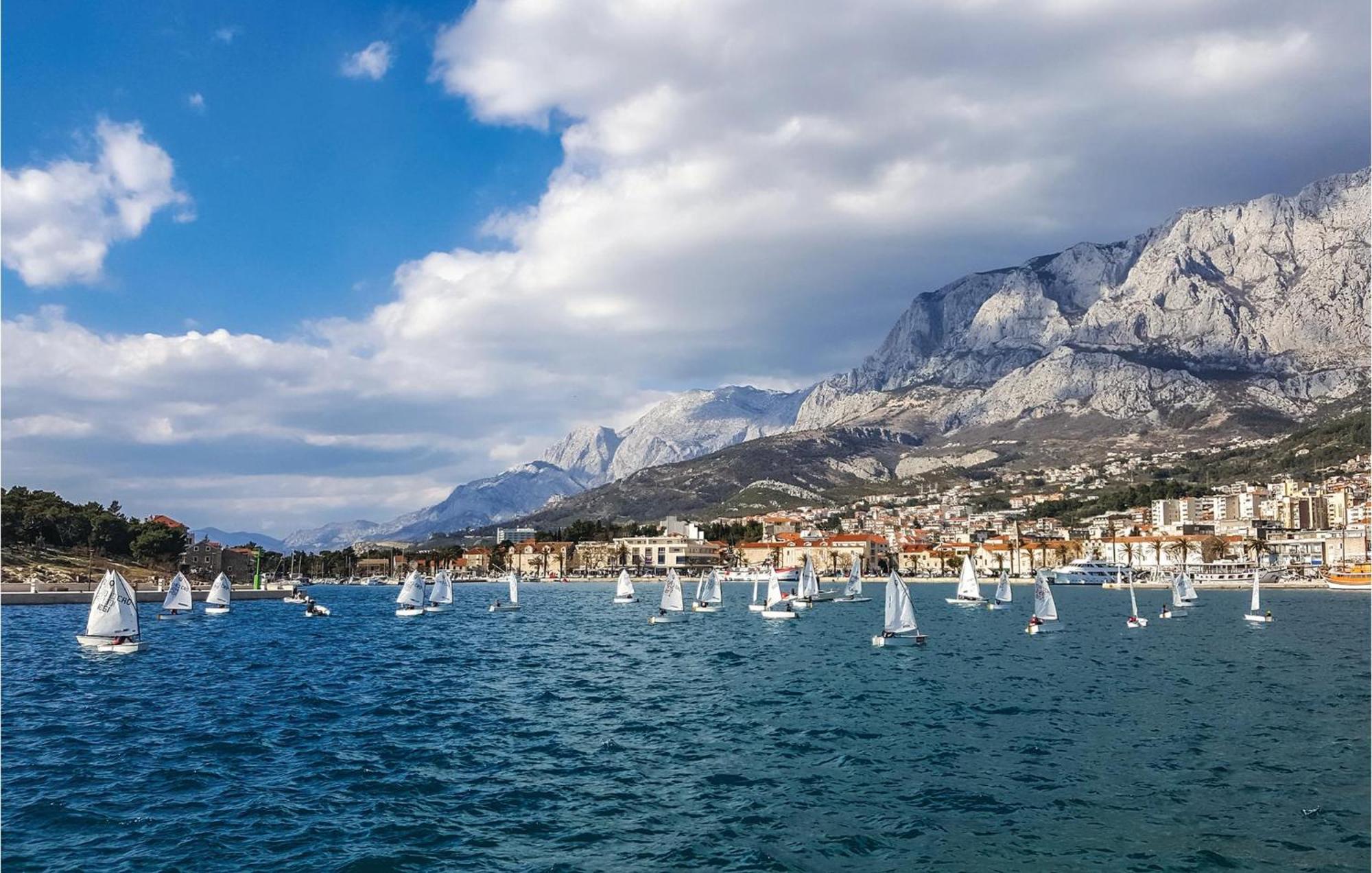 Lovely Apartment In Makarska With Kitchenette 外观 照片