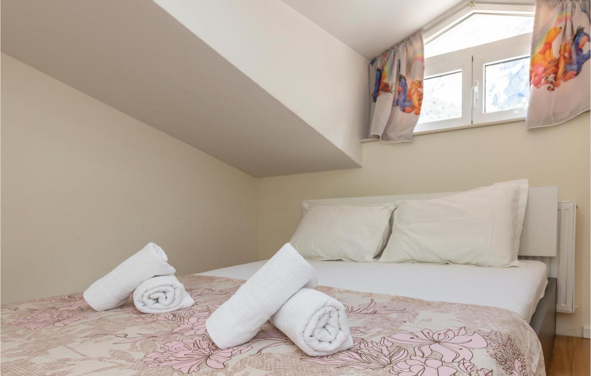 Lovely Apartment In Makarska With Kitchenette 外观 照片