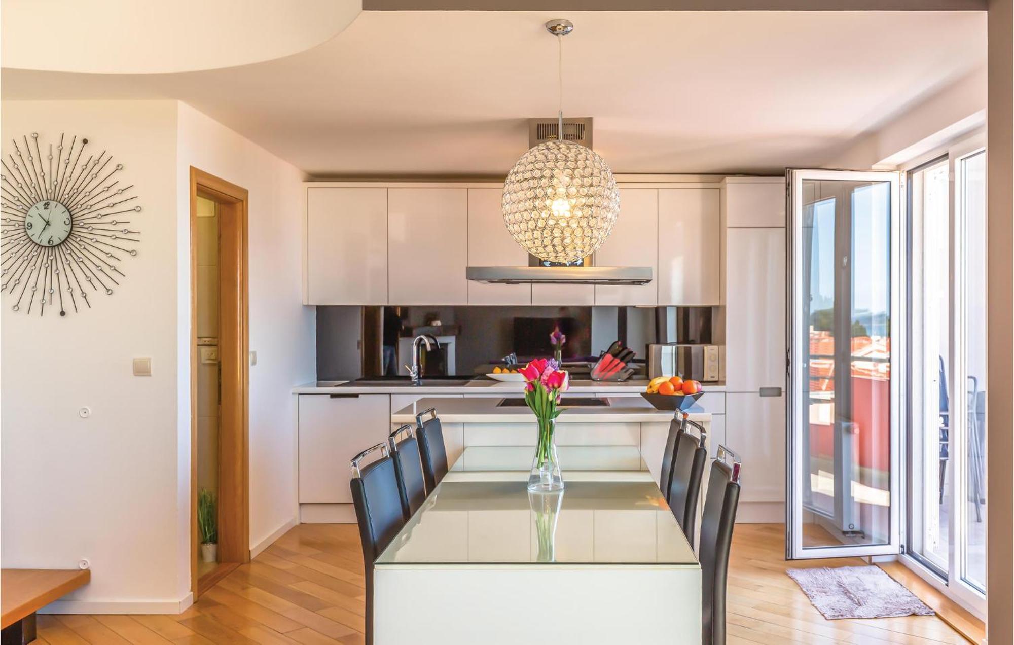 Lovely Apartment In Makarska With Kitchenette 外观 照片